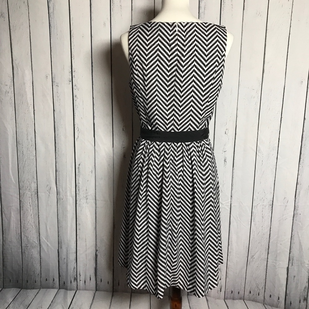 White House Black Market Chevron Dress - Picture 5 of 7